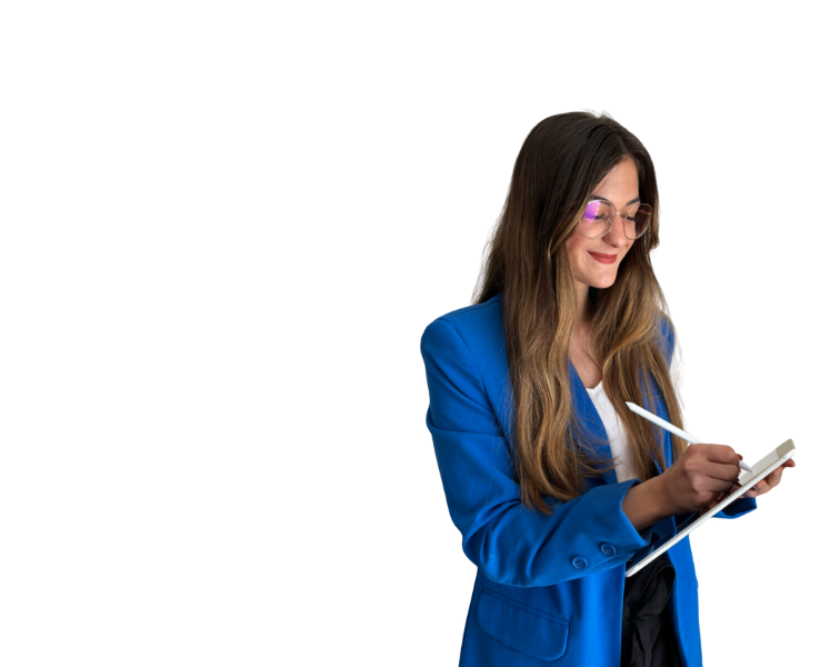 Victoria pitre travaillant sur la création de contenu pour l'agence comm vous